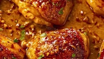 Cuisses de poulet glacées à l'érable sur plaque