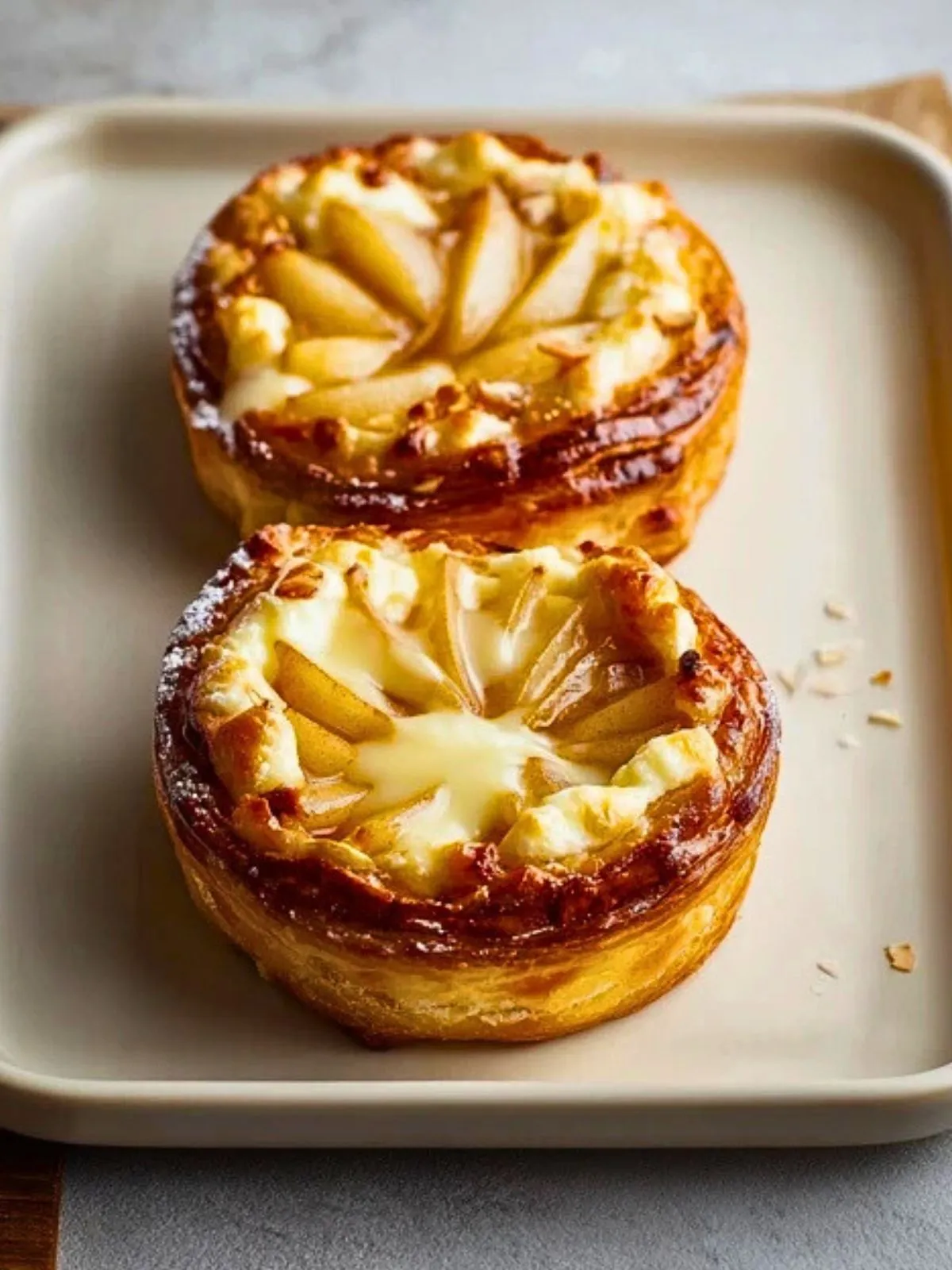 Danish Aux Pommes Et Fromage Crémeux À LEspresso (1)