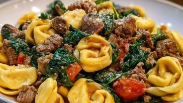 Tortellini Savoureux Au Beurre À Lail, Bœuf Et Épinards