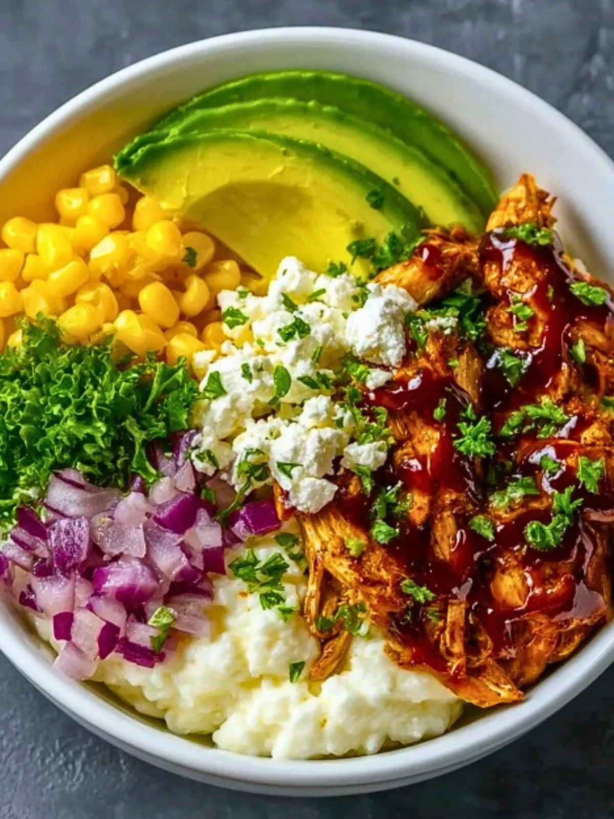 Bol De Poulet Barbecue Riche En Protéines Avec Fromage Cottage (1)