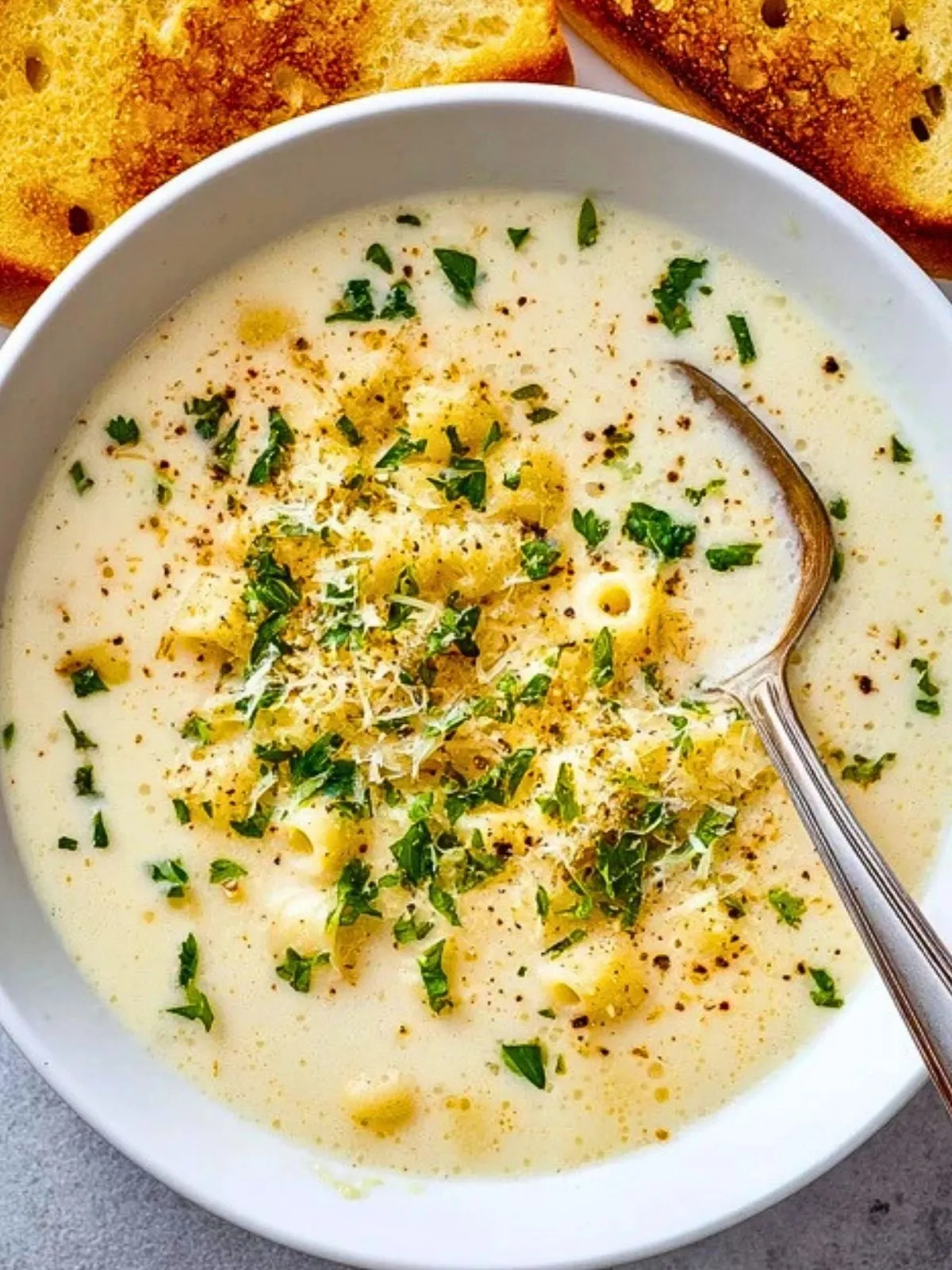 Soupe Crémeuse à lAil et au Parmesan (1)