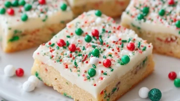 Bars De Biscuits Sucrés De Fête Avec Un Glaçage Au Fromage À La Crème