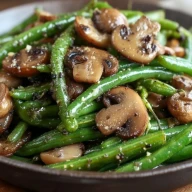 Haricots Verts Sautés à lAil et Champignons au Beurre
