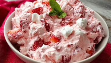 Salade Crémeuse aux Fraises